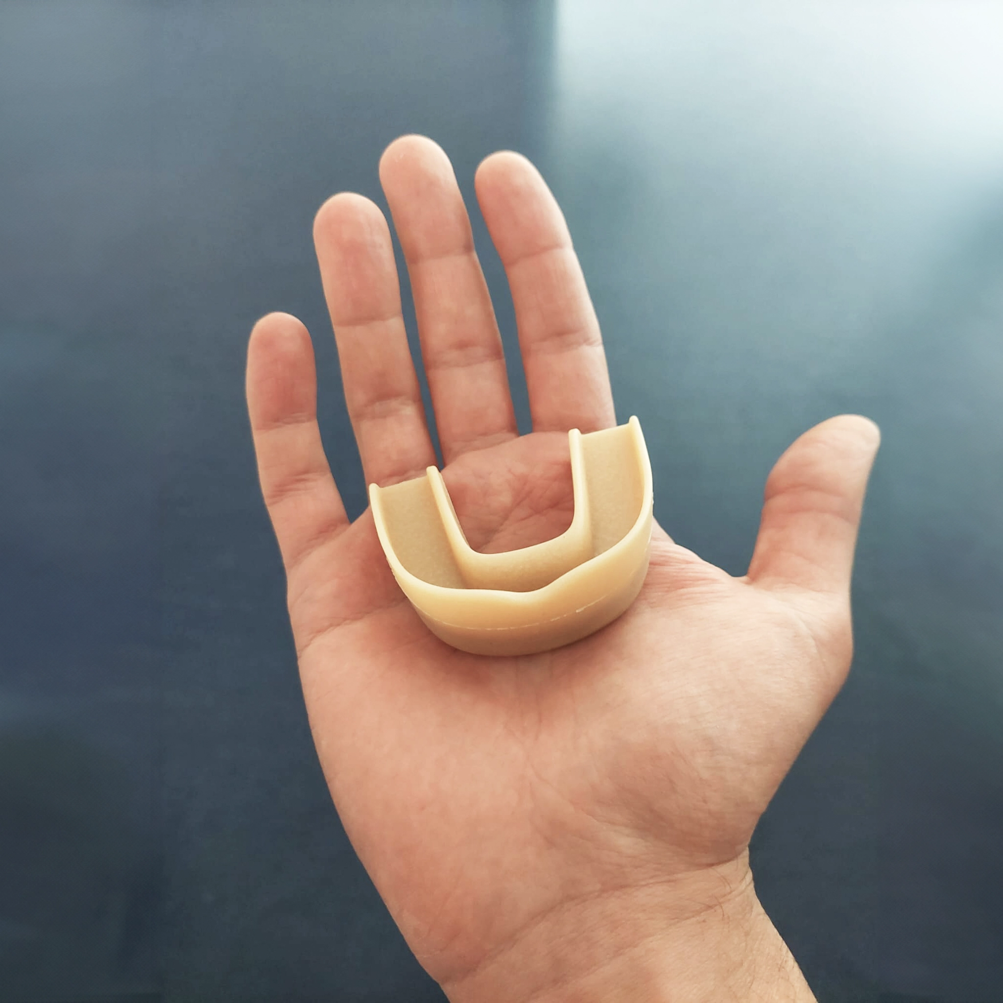 attivatore dentosofia in mano